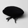 Aksamitny beret