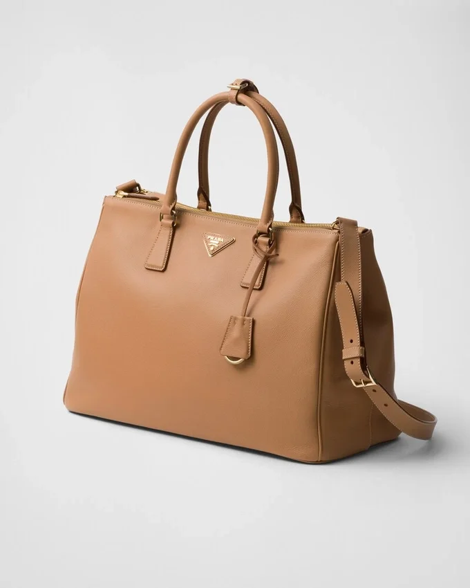 Bardzo duża skórzana torba Prada Buckle Bardzo duża skórzana torba Prada Buckle