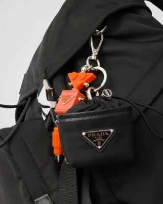 Breloczek do kluczy w kształcie mini torebki z tkaniny Re-Nylon