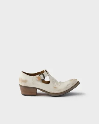 Buty z postarzanej skóry z klamrą