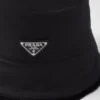Czapka typu bucket z materiału Re-Nylon i owczej skóry Czapka typu bucket z materiału Re-Nylon i owczej skóry