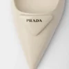 Czółenka z paskiem z tyłu z lakierowanej skóry Saffiano Czółenka z paskiem z tyłu z lakierowanej skóry Saffiano