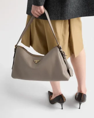 Duża skórzana torba na ramię Prada Aimae