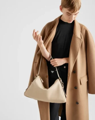 Duża skórzana torba na ramię Prada Aimae