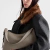 Duża skórzana torba na ramię Prada Aimae