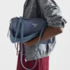 Duża torba podróżna z tkaniny Re-Nylon i skóry Saffiano Duża torba podróżna z tkaniny Re-Nylon i skóry Saffiano