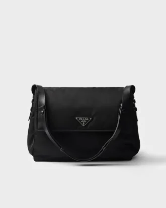 Duża wyściełana torba na ramię Prada Traveller z materiału Re-Nylon
