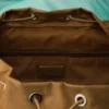 Duży plecak z tkaniny Re-Nylon i skóry Saffiano Duży plecak z tkaniny Re-Nylon i skóry Saffiano