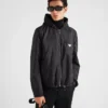 Dwustronna kurtka typu bluzon z nappa i Re-Nylon Dwustronna kurtka typu bluzon z nappa i Re-Nylon