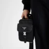 Etui na smartfon z Re-Nylonu i skóry Saffiano Etui na smartfon z Re-Nylonu i skóry Saffiano