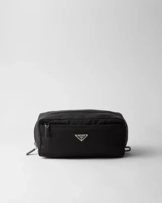 Etui podróżne z tkaniny Re-Nylon i skóry Saffiano