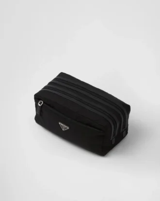 Etui podróżne z tkaniny Re-Nylon i skóry Saffiano