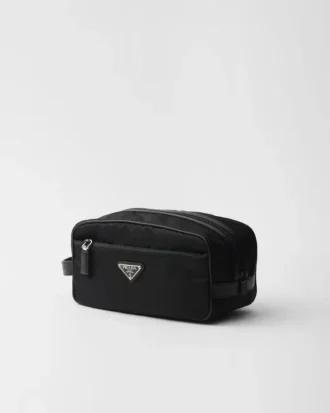 Etui podróżne z tkaniny Re-Nylon i skóry Saffiano