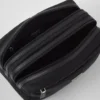 Etui podróżne z tkaniny Re-Nylon i skóry Saffiano Etui podróżne z tkaniny Re-Nylon i skóry Saffiano