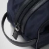 Etui podróżne z tkaniny Re-Nylon i skóry Saffiano Etui podróżne z tkaniny Re-Nylon i skóry Saffiano