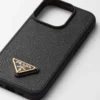 Etui ze skóry Saffiano do iPhone’a 15 Pro Etui ze skóry Saffiano do iPhone’a 15 Pro