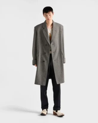 Jednorzędowy wełniany płaszcz w kratę typu houndstooth Jednorzędowy wełniany płaszcz w kratę typu houndstooth