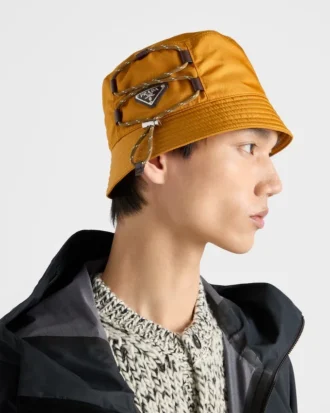 Kapelusz typu bucket Prada Speedrock Re-Nylon Kapelusz typu bucket Prada Speedrock Re-Nylon