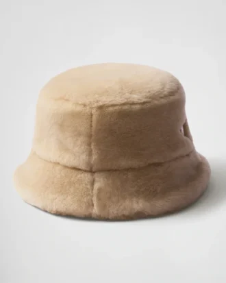 Kapelusz typu bucket z owczej skóry