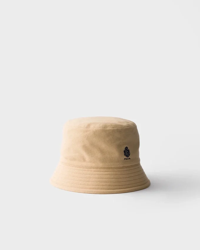 Kapelusz typu bucket z postarzanej tkaniny piqué Kapelusz typu bucket z postarzanej tkaniny piqué