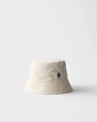Kapelusz typu bucket z starej gabardyny Kapelusz typu bucket z starej gabardyny