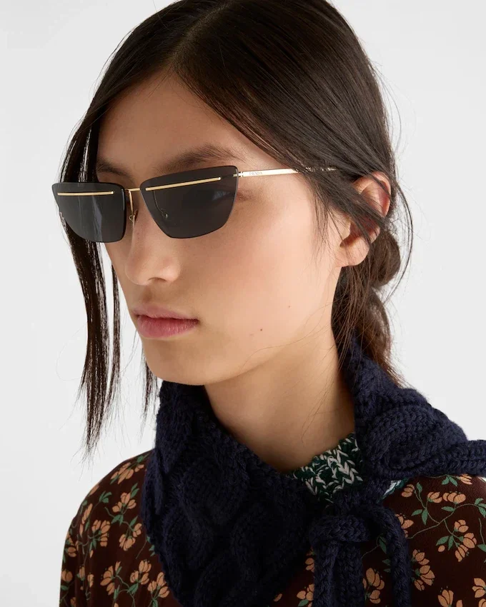 Kolekcja okularów Prada Okulary przeciwsłoneczne Kolekcja okularów Prada Okulary przeciwsłoneczne