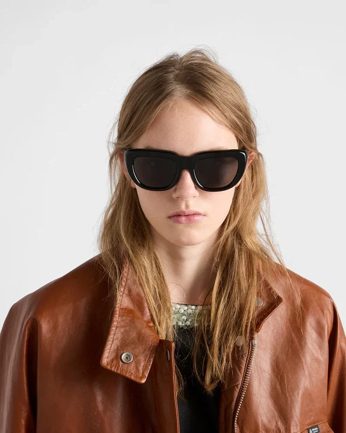 Kolekcja okularów Prada Okulary przeciwsłoneczne Kolekcja okularów Prada Okulary przeciwsłoneczne