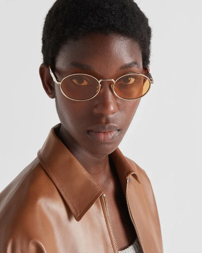 Kolekcja okularów Prada Okulary przeciwsłoneczne Kolekcja okularów Prada Okulary przeciwsłoneczne