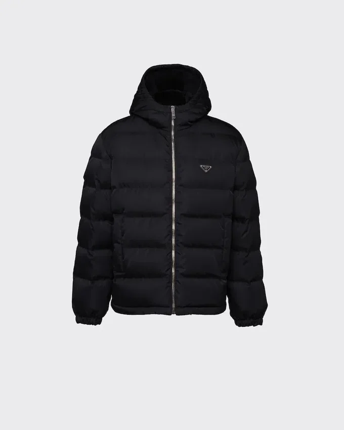 Krótka kurtka puchowa z materiału Re-Nylon Krótka kurtka puchowa z materiału Re-Nylon