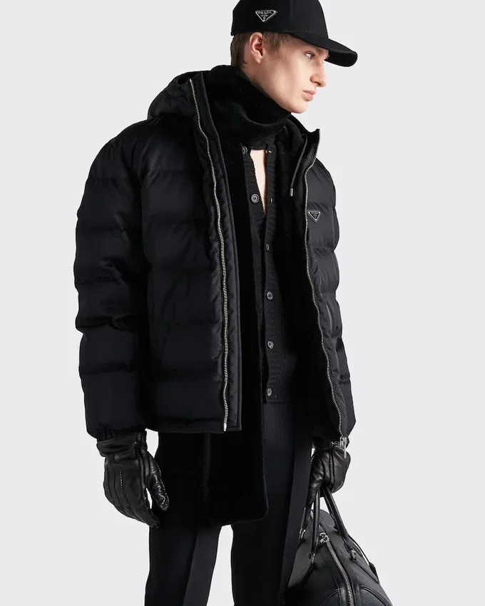 Krótka kurtka puchowa z materiału Re-Nylon Krótka kurtka puchowa z materiału Re-Nylon