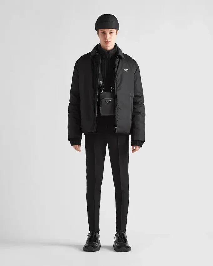 Krótka kurtka puchowa z materiału Re-Nylon Krótka kurtka puchowa z materiału Re-Nylon