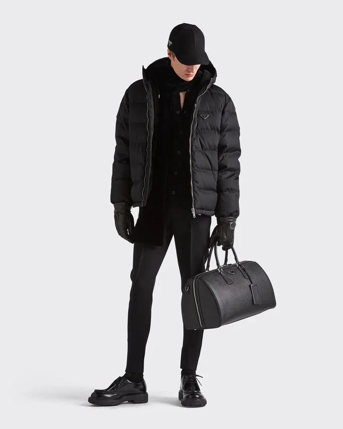 Krótka kurtka puchowa z materiału Re-Nylon Krótka kurtka puchowa z materiału Re-Nylon