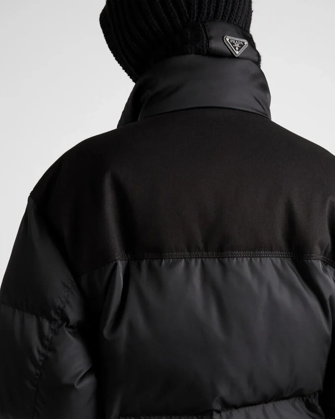 Krótka kurtka puchowa z materiału Re-Nylon Krótka kurtka puchowa z materiału Re-Nylon