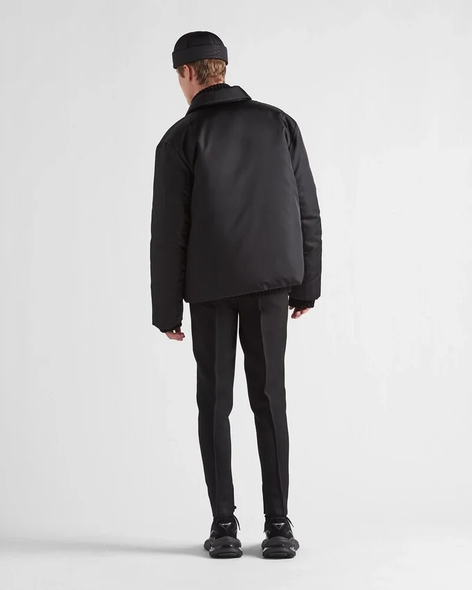 Krótka kurtka puchowa z materiału Re-Nylon Krótka kurtka puchowa z materiału Re-Nylon