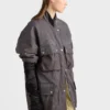 Kurtka przeciwdeszczowa z pranej tkaniny Re-Nylon Kurtka przeciwdeszczowa z pranej tkaniny Re-Nylon