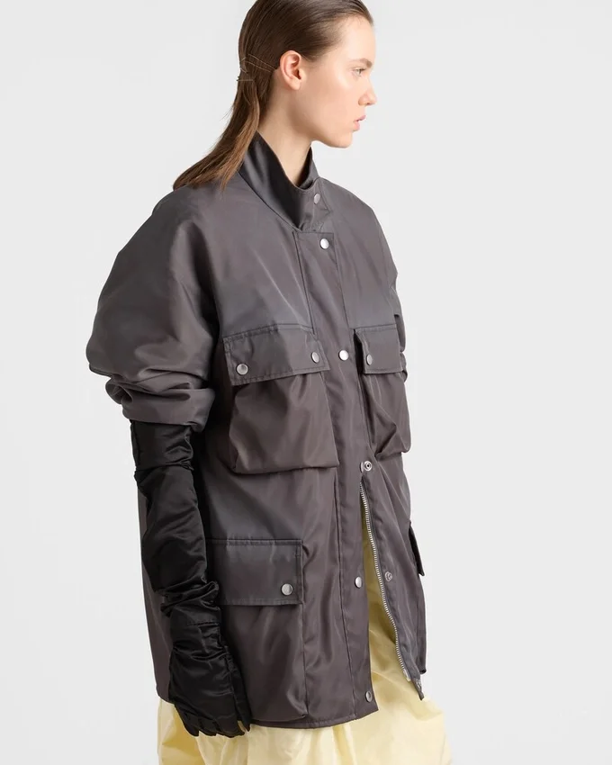 Kurtka przeciwdeszczowa z pranej tkaniny Re-Nylon Kurtka przeciwdeszczowa z pranej tkaniny Re-Nylon