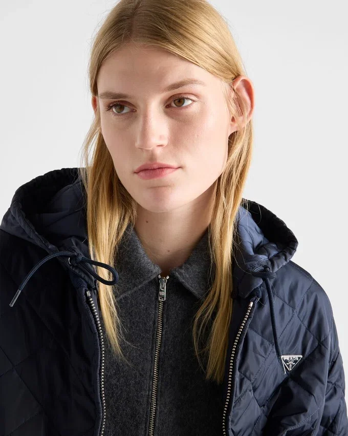 Kurtka typu blouson z kapturem z materiału Re-Nylon Kurtka typu blouson z kapturem z materiału Re-Nylon