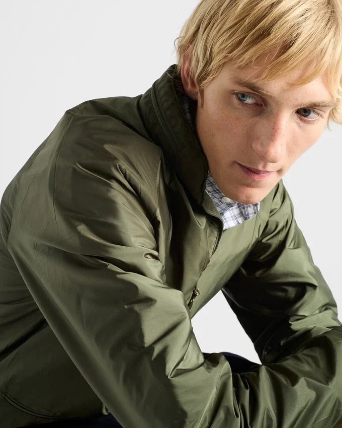 Kurtka z kapturem z materiału Re-Nylon Kurtka z kapturem z materiału Re-Nylon
