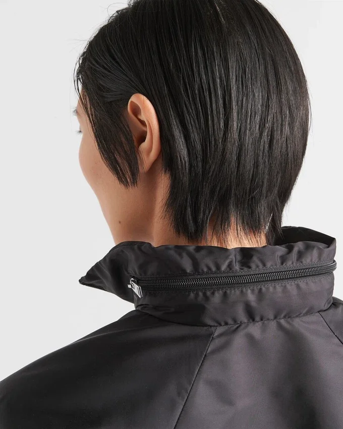 Lekka kurtka przeciwdeszczowa z Re-Nylon Lekka kurtka przeciwdeszczowa z Re-Nylon