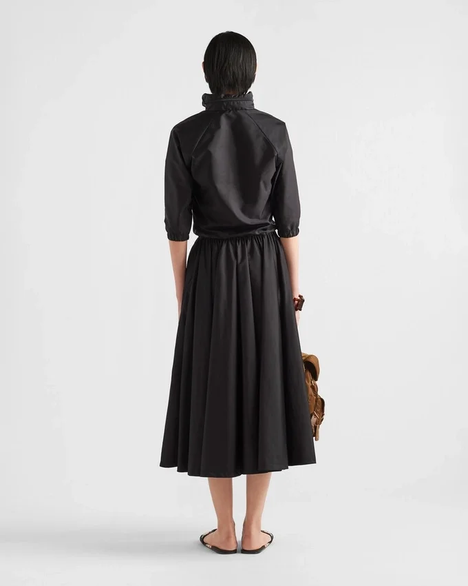Lekka kurtka przeciwdeszczowa z Re-Nylon Lekka kurtka przeciwdeszczowa z Re-Nylon