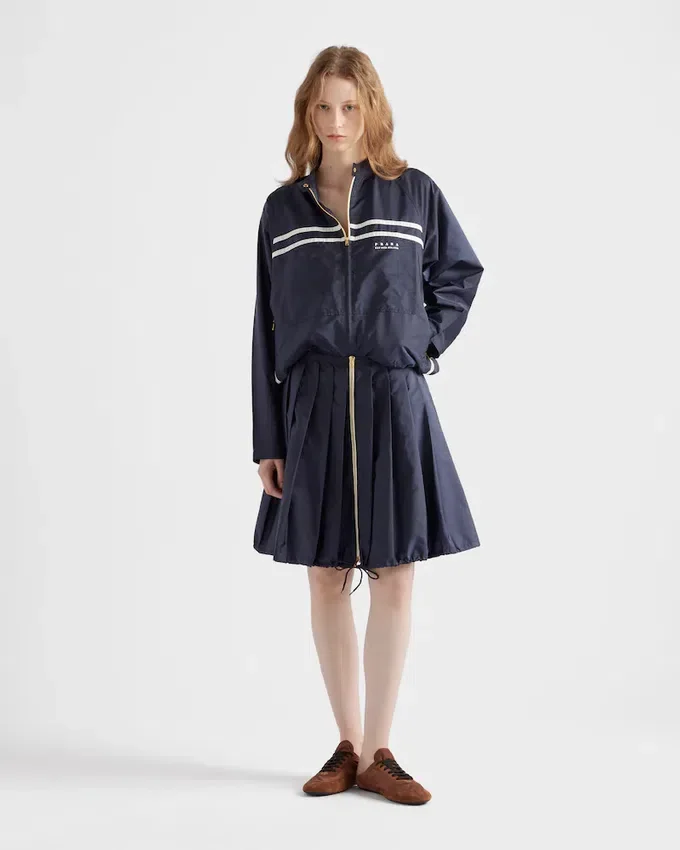 Lekka plisowana spódnica z Re-Nylon Lekka plisowana spódnica z Re-Nylon