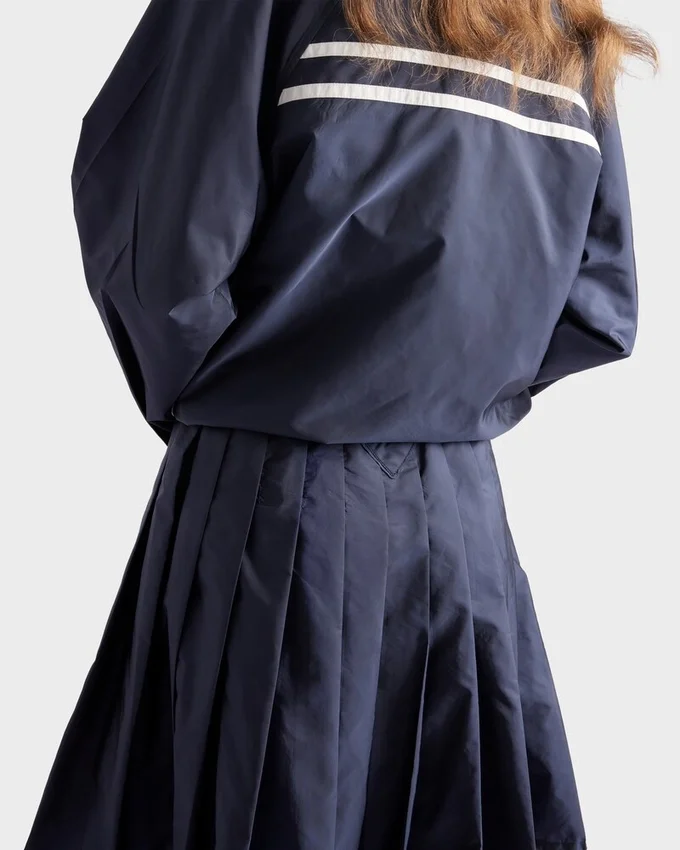 Lekka plisowana spódnica z Re-Nylon Lekka plisowana spódnica z Re-Nylon
