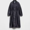 Lekki płaszcz przeciwdeszczowy z materiału Re-Nylon Lekki płaszcz przeciwdeszczowy z materiału Re-Nylon