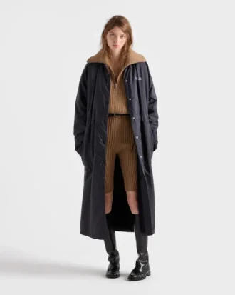 Lekki płaszcz przeciwdeszczowy z materiału Re-Nylon
