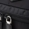 Mała torebka z zamkiem błyskawicznym z Re-Nylon Mała torebka z zamkiem błyskawicznym z Re-Nylon