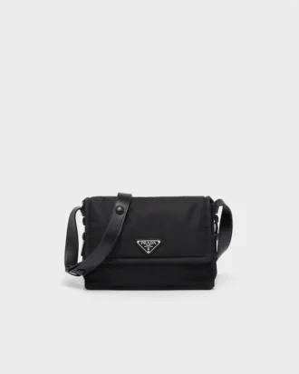 Mała wyściełana torba na ramię Prada Traveller z Re-Nylonu