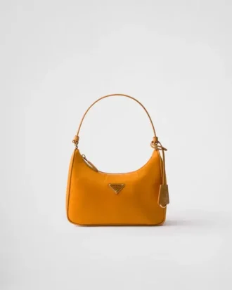 Mini torebka Prada Re-Edition 2005 z materiału Re-Nylon i Saffiano