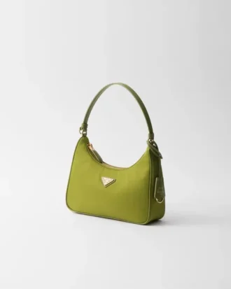 Mini torebka Prada Re-Edition 2005 z materiału Re-Nylon i Saffiano