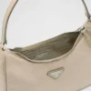 Mini torebka Prada Re-Edition 2005 z materiału Re-Nylon i Saffiano