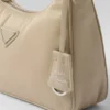 Mini torebka Prada Re-Edition 2005 z materiału Re-Nylon i Saffiano